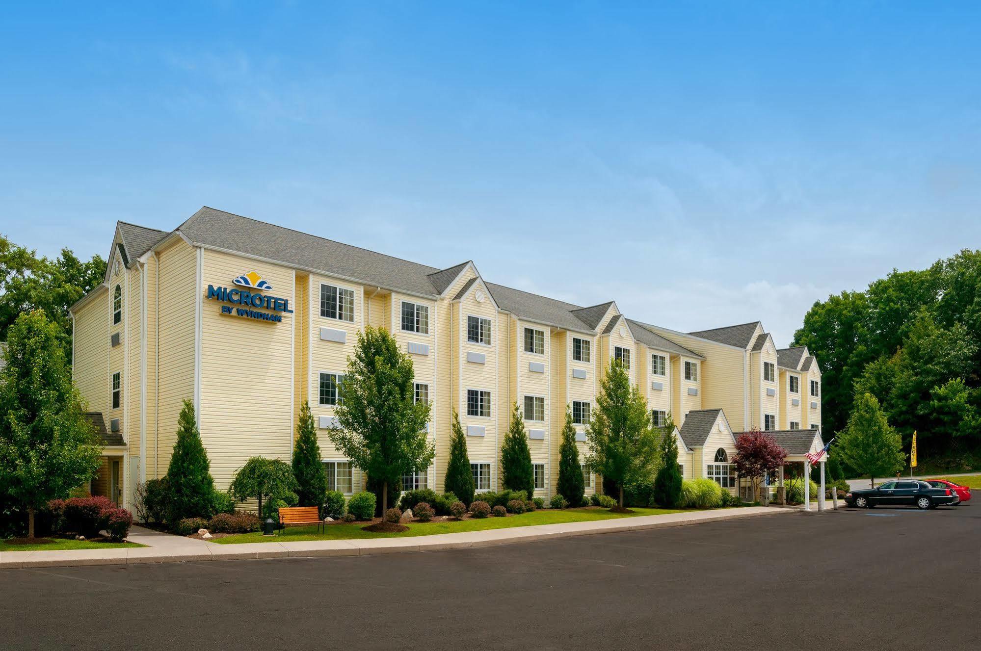 Microtel Inn & Suites Beckley East Exterior photo