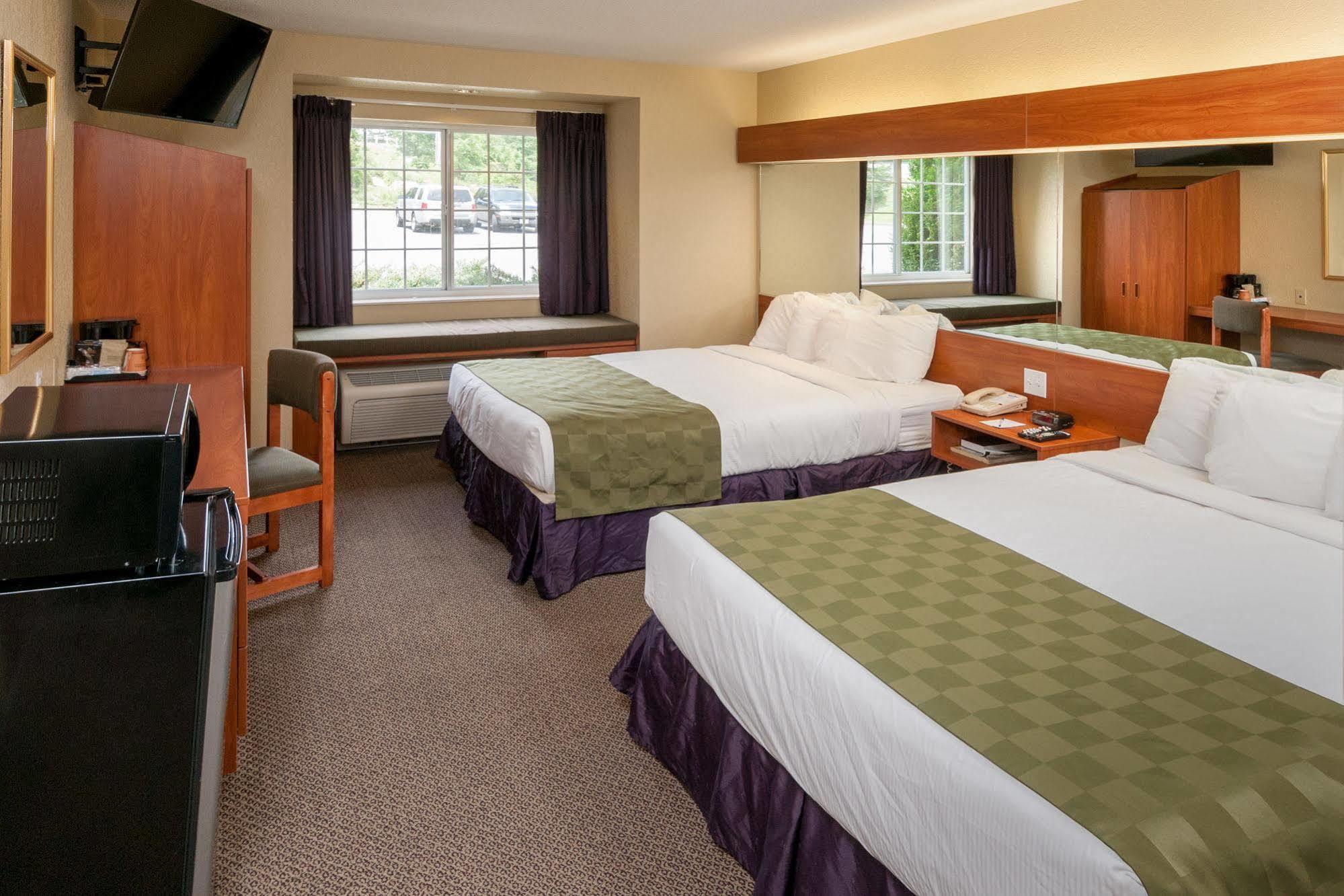 Microtel Inn & Suites Beckley East Exterior photo